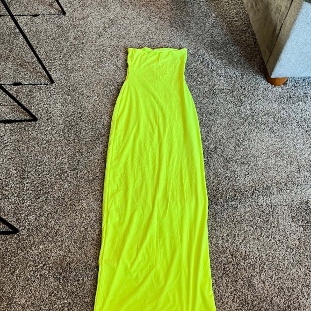 SKIMS Neon Lime Strapless Maxi Dress - Picture 5 of 6